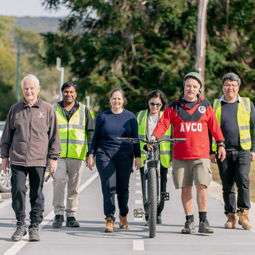 Hornsby Shire Mayor The Hon Philip Ruddock AO, Transport for NSW Executive Director Active Transport Kathryn Crestani, Hornsby Shire Deputy Mayor Nathan Tilbury and Council staff enjoy Brooklyn’s recently completed shared path